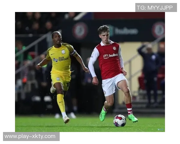 英格兰队今日训练迎来U20小将莱西塞缪尔坎贝尔三位新星加入